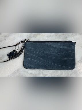 Coach Wave Patchwork Suede Wristlet 💙